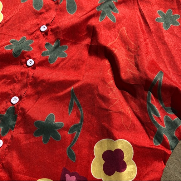 Red Flower and Leaf Pattern Button Down Blouse - Picture 4 of 5